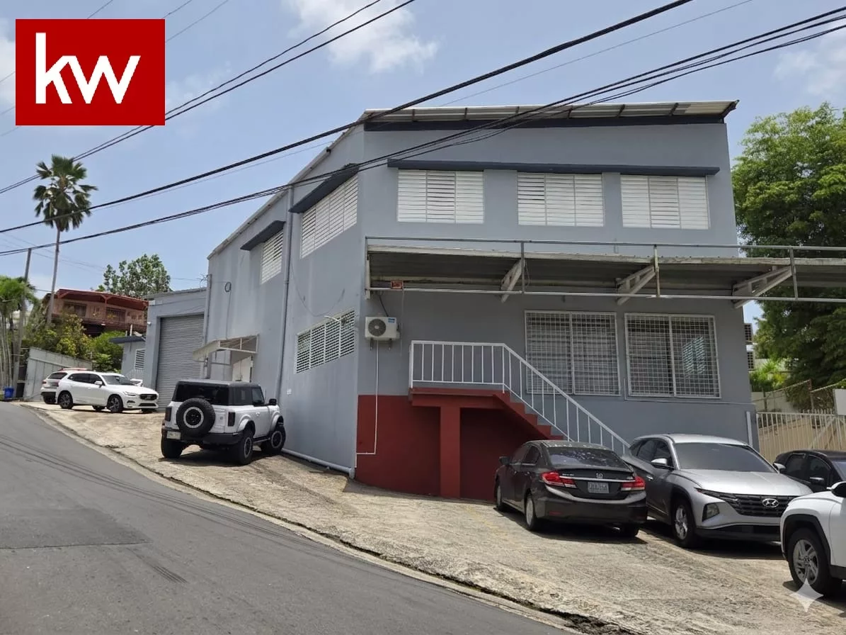 Barrio Camarones, Almacén en Guaynabo