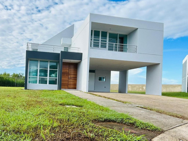 Urb. Mansion De Lago
