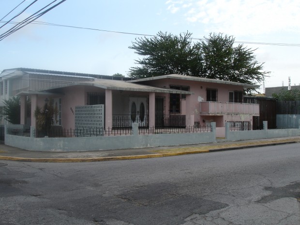 Urb Santa María C/ferrocarril venta en Ponce, PR
