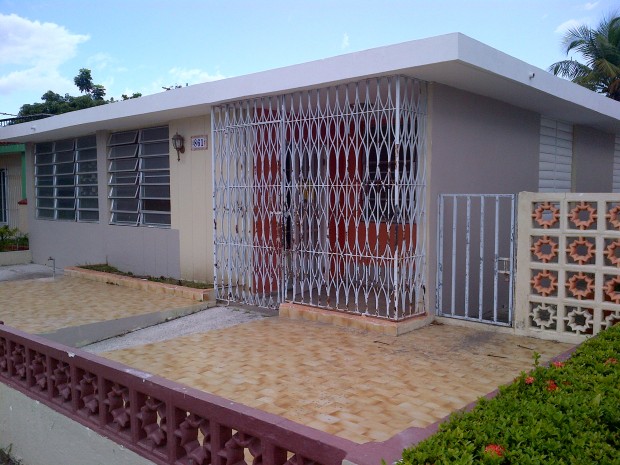 Urb. La Guadalupe - Reposeída venta en Ponce, PR