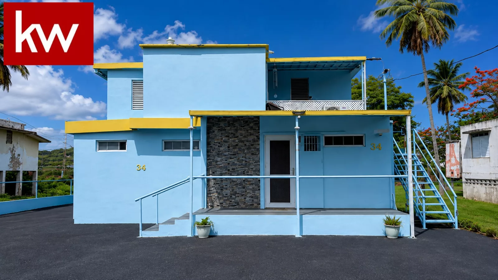 Bo. Bajura, Comercial en Manatí