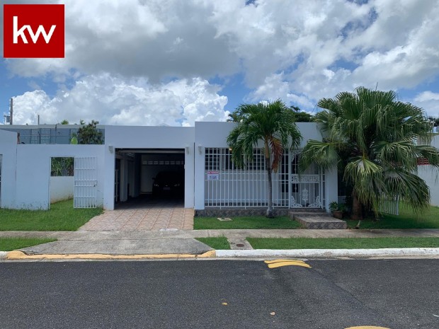 Urb. Estancias De Florida
