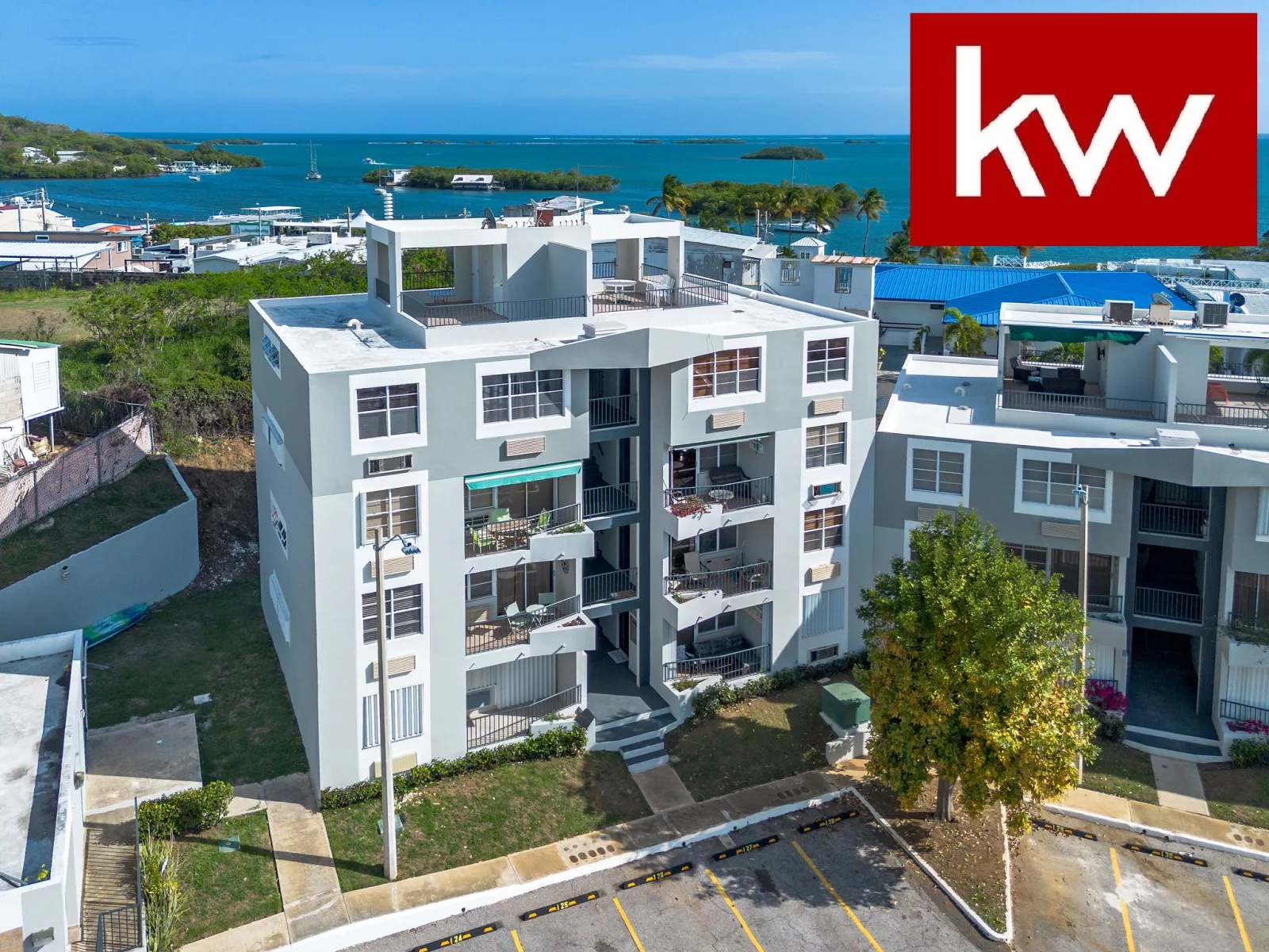 Cond. Villas Del Sol, Apartamento en Lajas