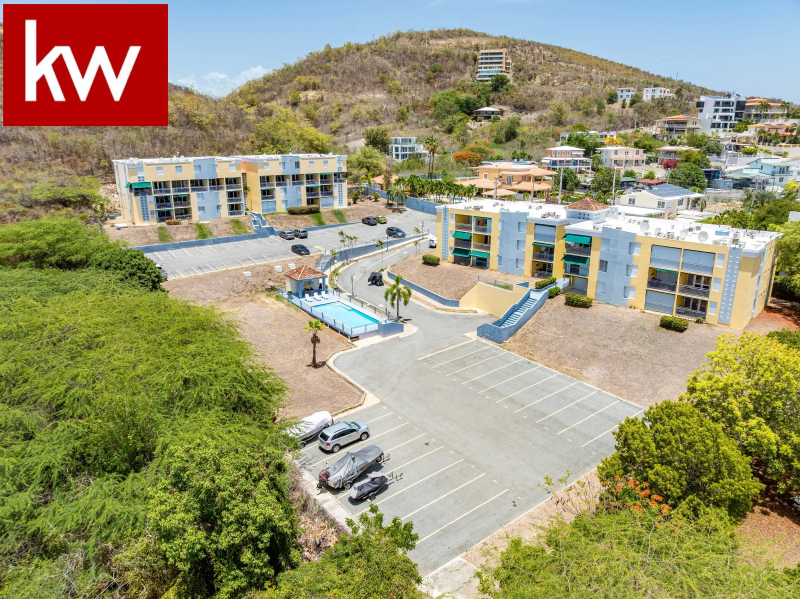 Cond. El Palmar, Apartamento en Lajas