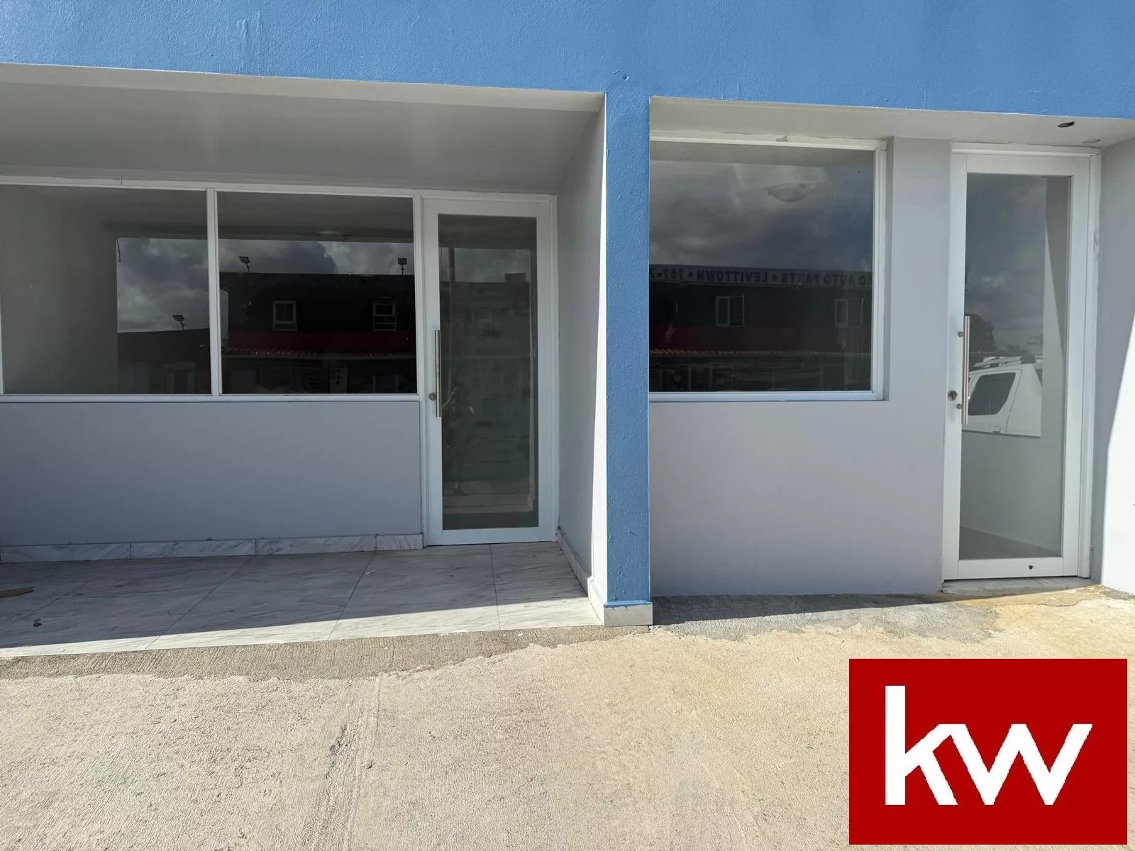 Urb Levittown Lakes, Local Comercial en Toa Baja