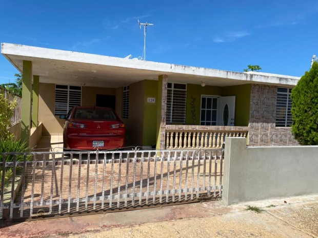 Urb. El Prado 129 Calle Rosita venta en Aguadilla, PR