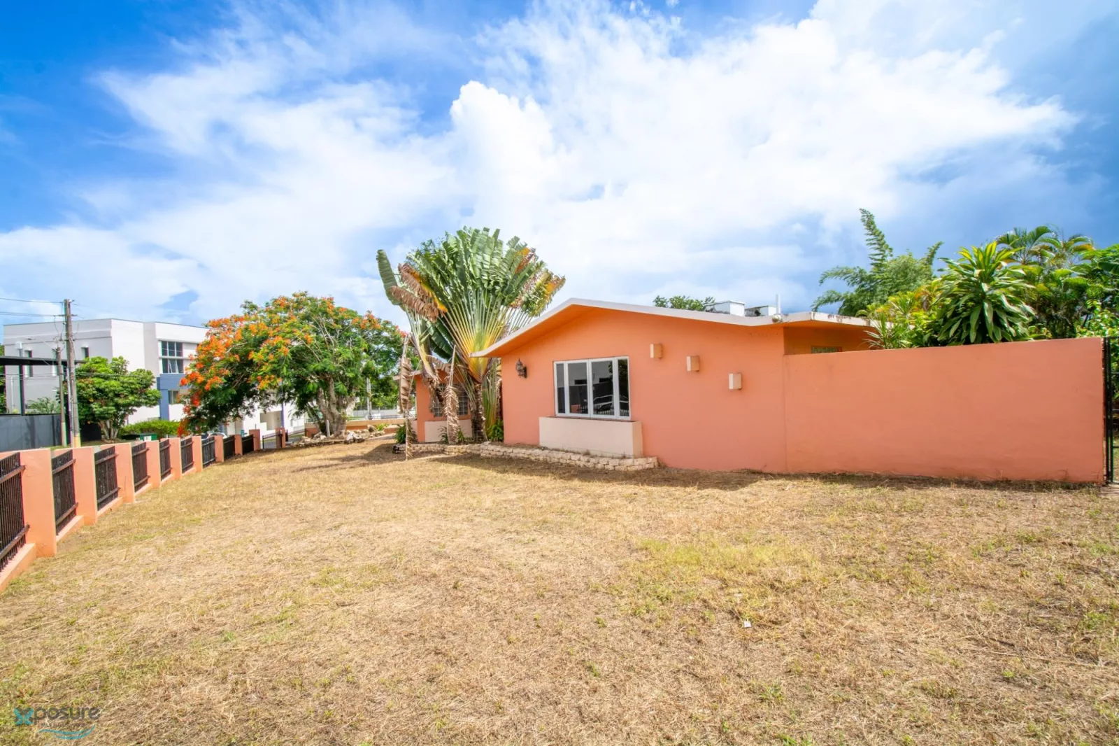 Urb. Costa De Oro