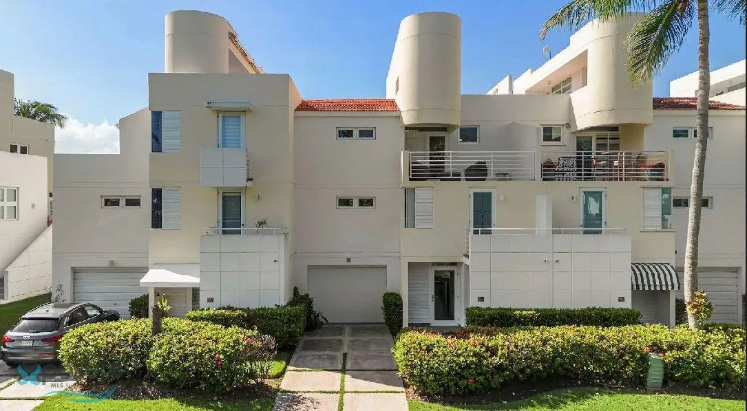 Urb. Villas De Golf West