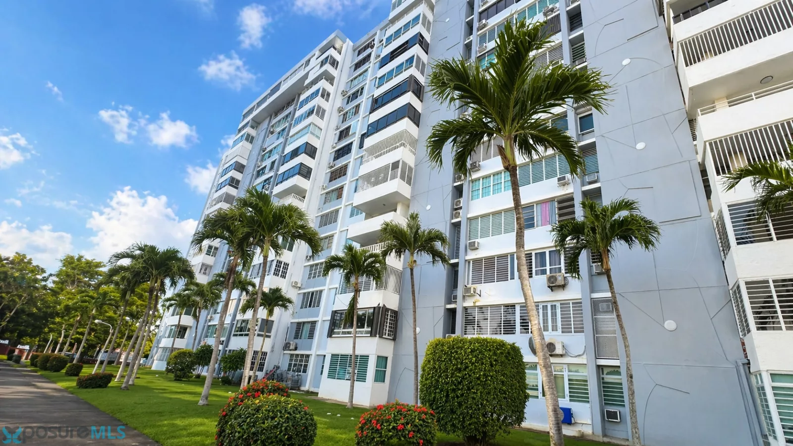 Condo Laguna Gardens