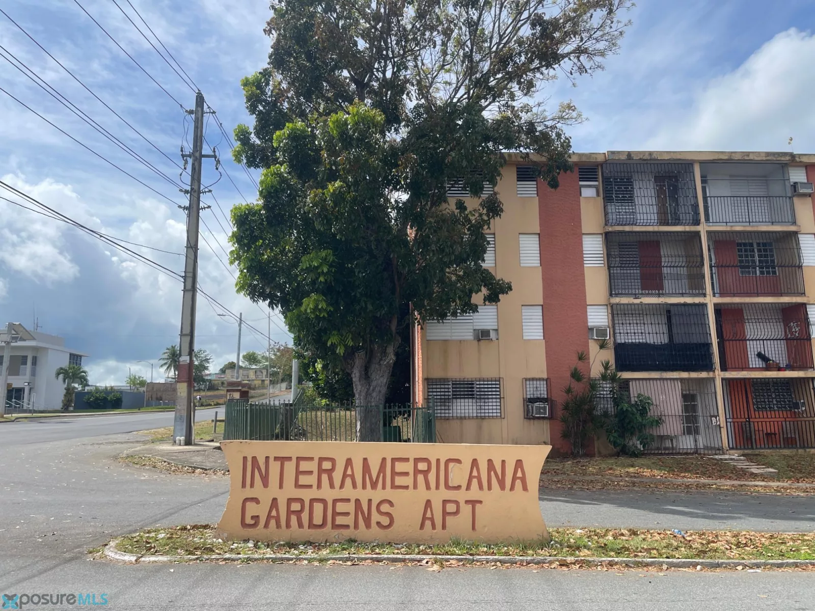 Condo Interamericana Gardens