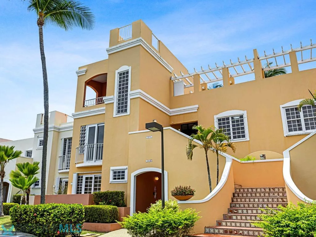 Condo Fairway Courts