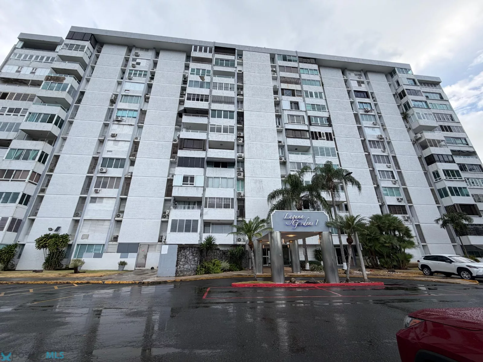 Condo Laguna Gardens