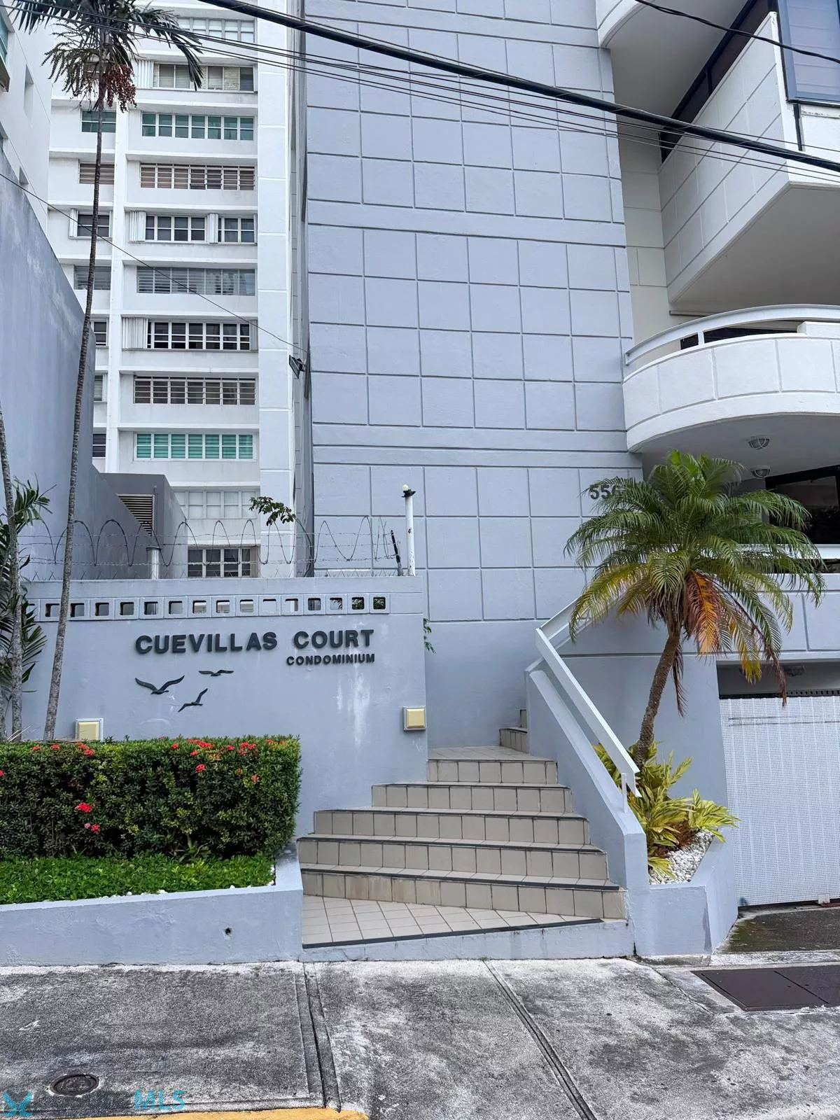 Condo Cuevillas Court