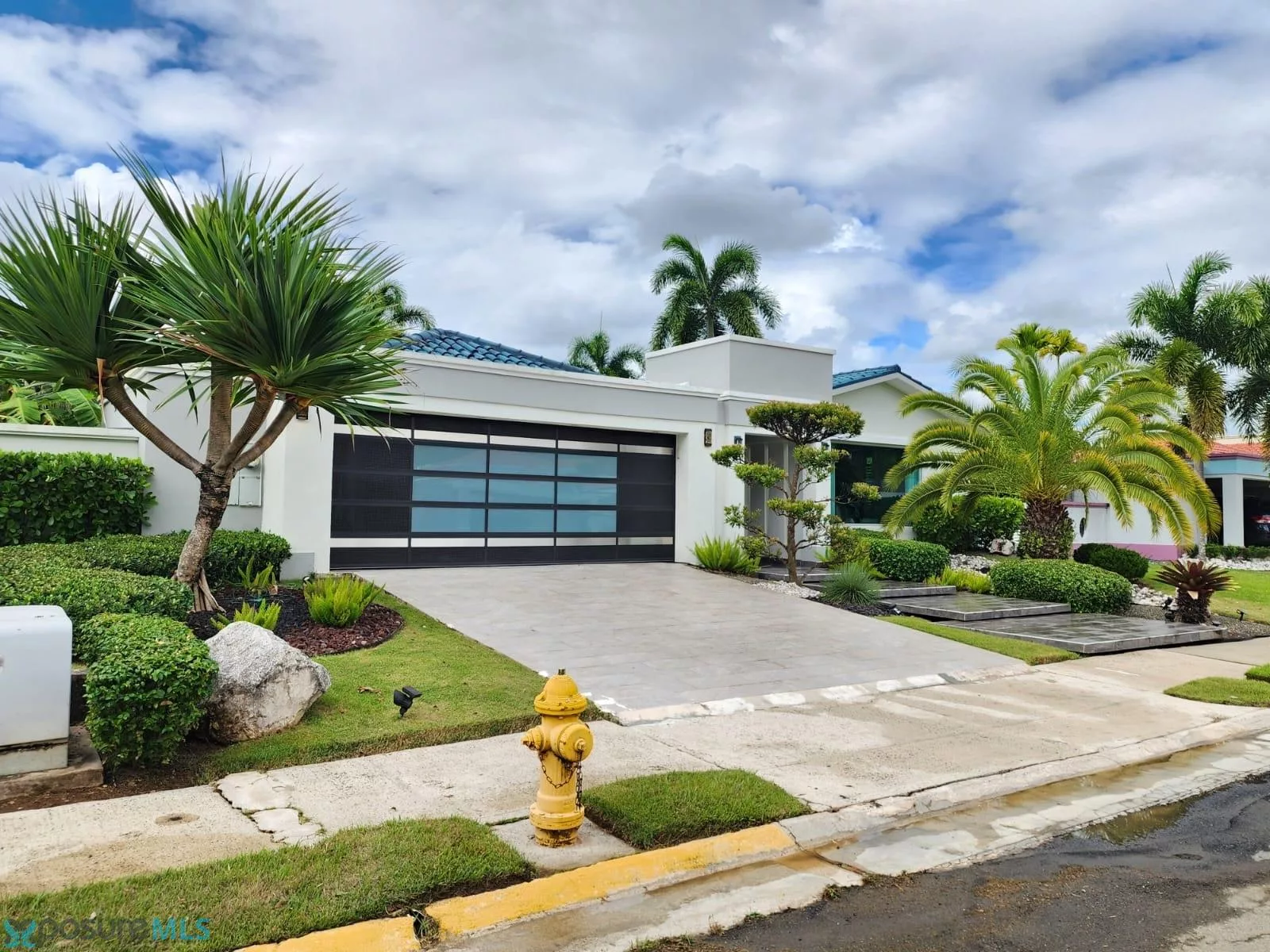 Urb. Valles Del Lago