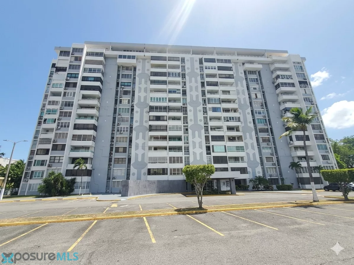 Condo Laguna Gardens