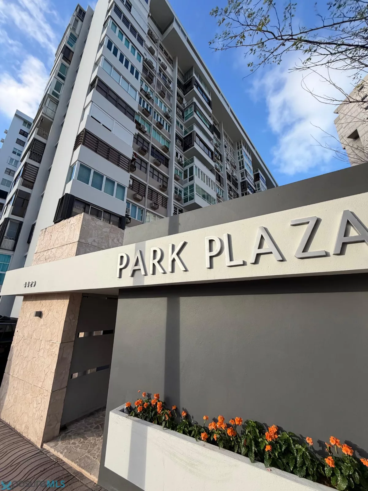 Condo Park Plaza