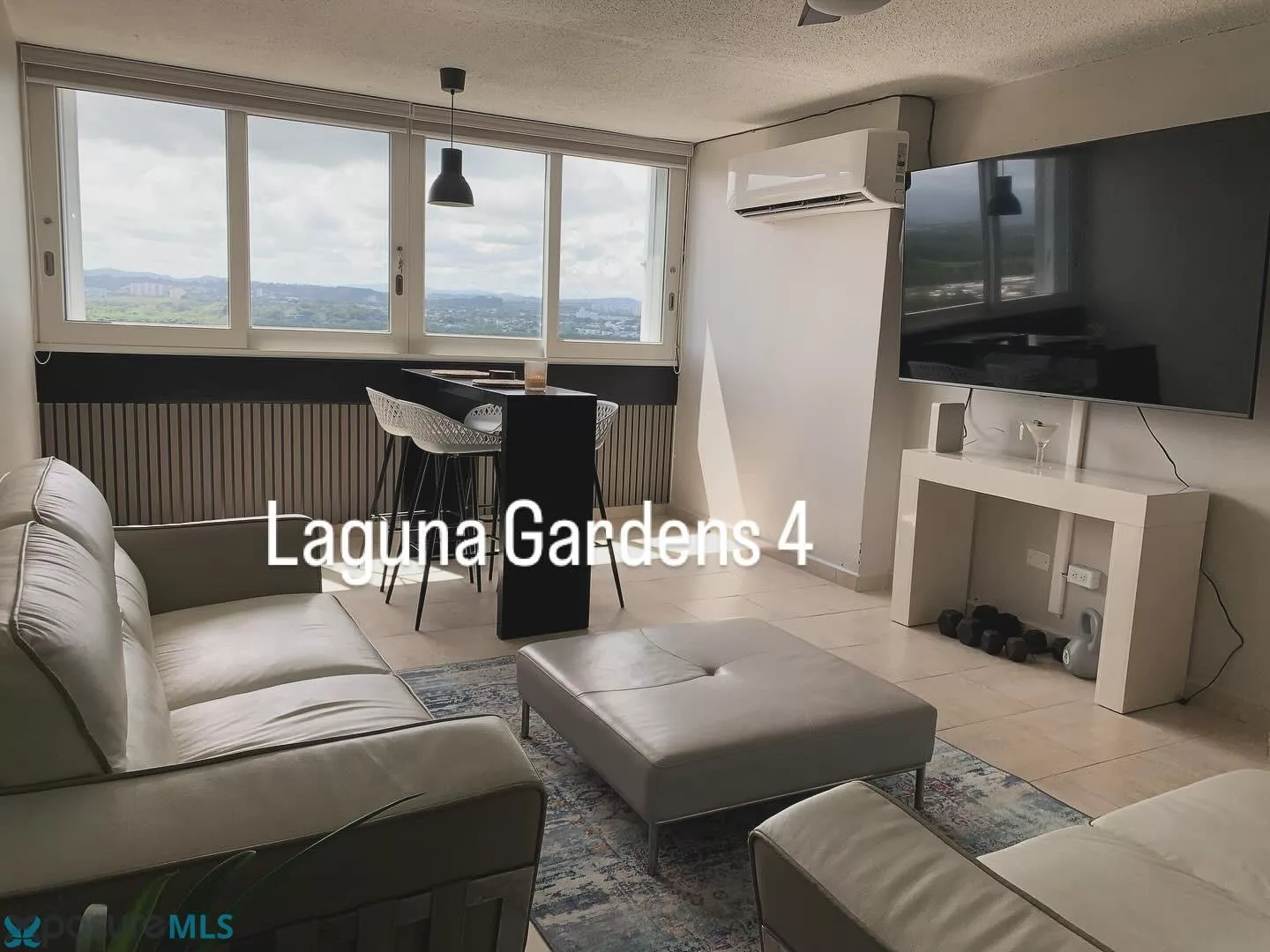 Condo Laguna Gardens