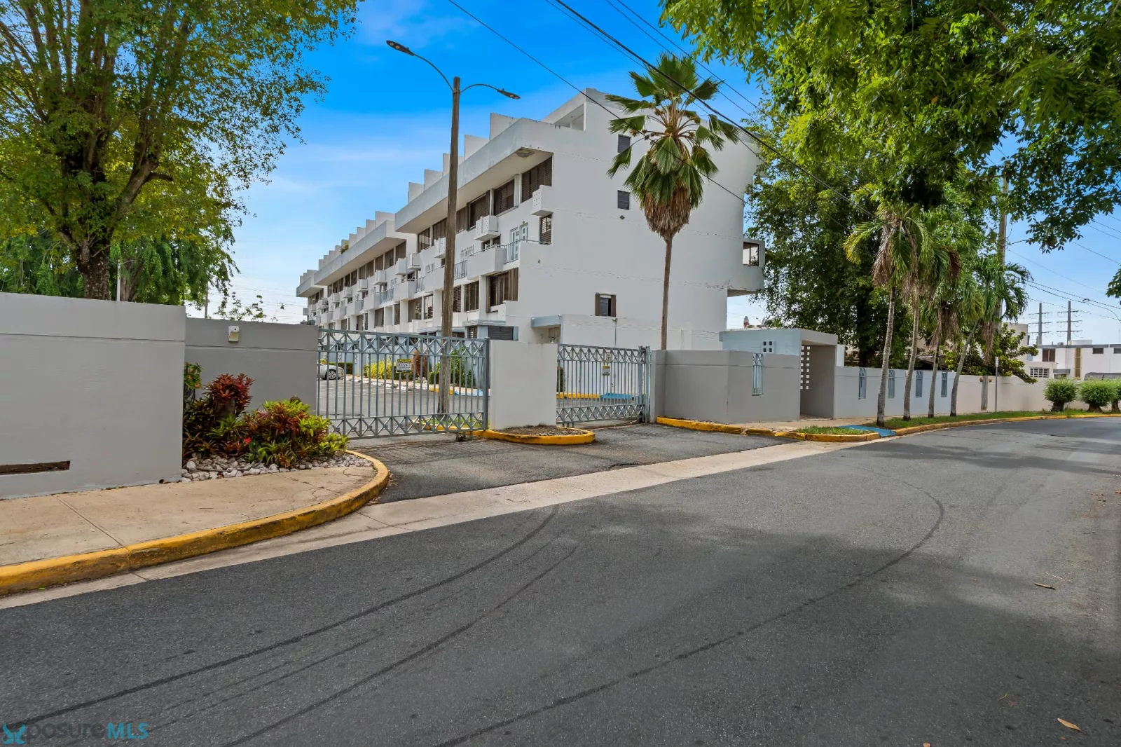 Condo Altos De Torrimar IV V VI