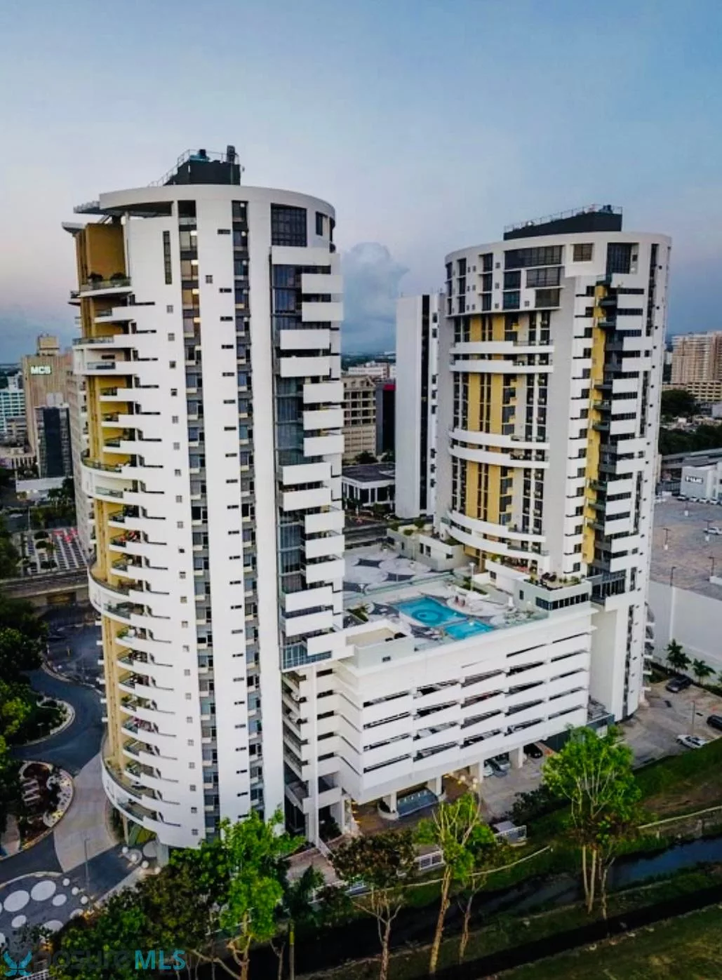 Condo Quantum Metro Center