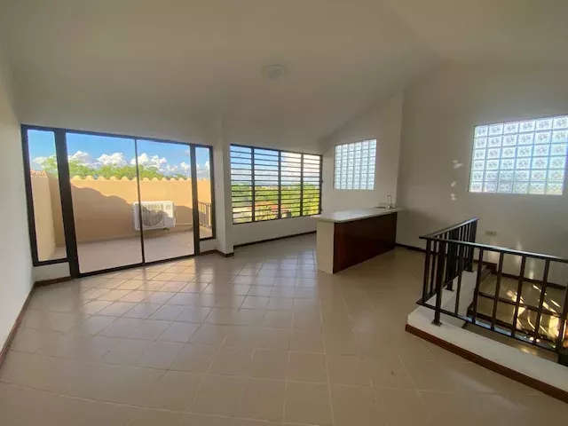 Urb. Roble Valley, Casa en Humacao venta en Humacao, PR