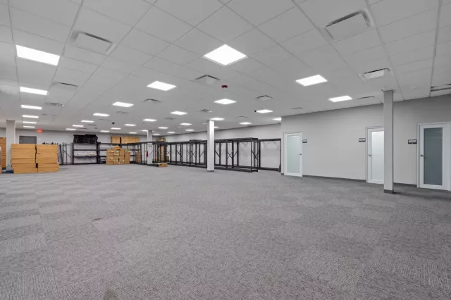 Propiedad Industrial en Ave. Kennedy venta en Río Piedras, PR