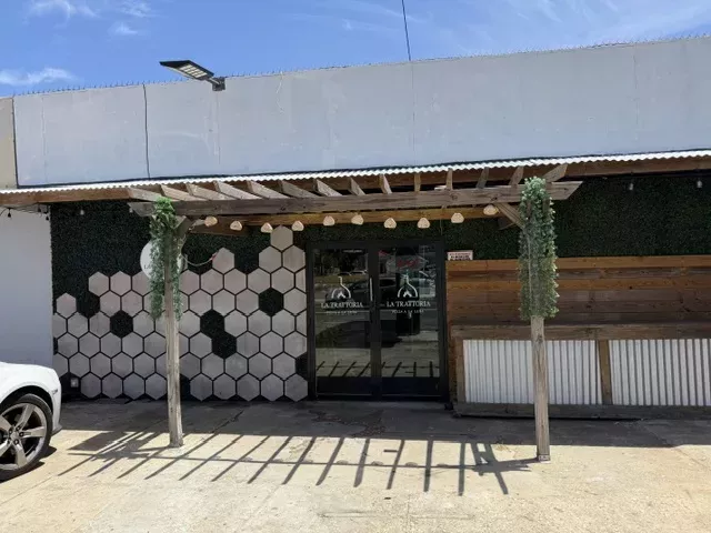 Pizeria La Trattoria venta en Hatillo, PR