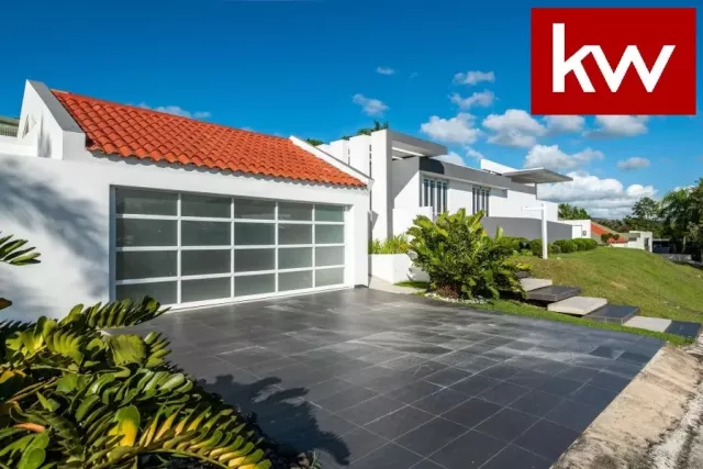 Urb. Laderas De San Juan, Casa En Rio Piedras venta en San Juan, PR