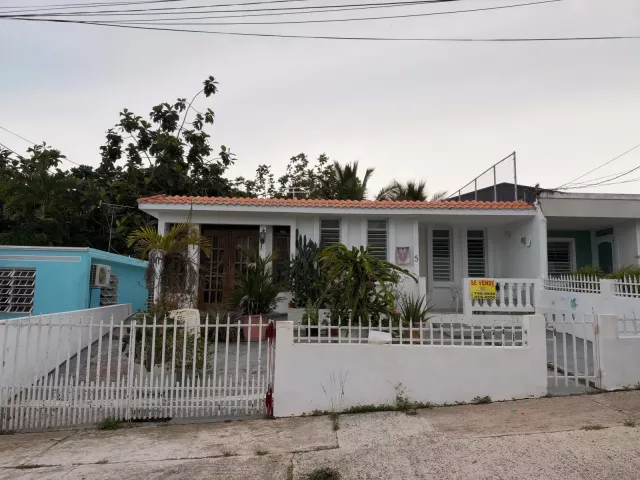 URB. DOMINGO RODRIGUEZ venta en Cidra, PR