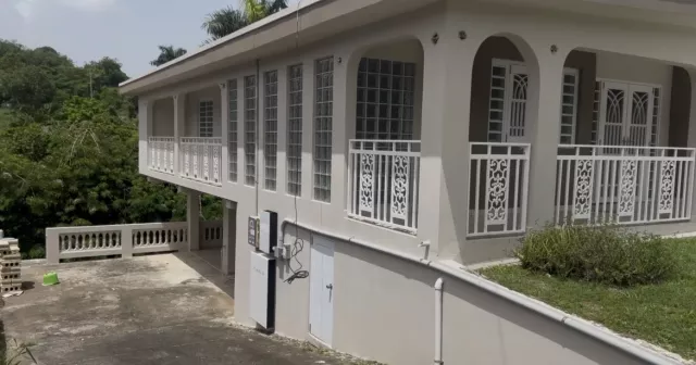 Urb. Alturas De Lirios, Casa En Juncos venta en Juncos, PR