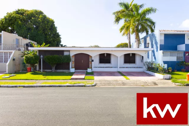 Urb. Bahia Vistamar, Casa en Carolina venta en Carolina, PR