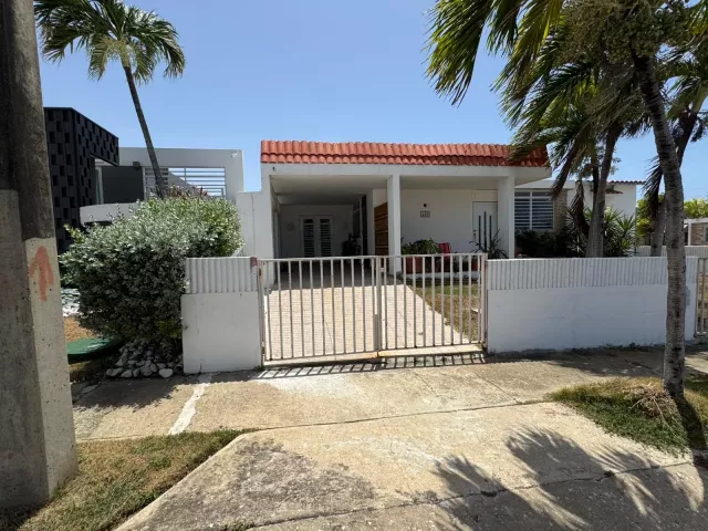HATILLO URB MAR AZUL venta en Hatillo, PR