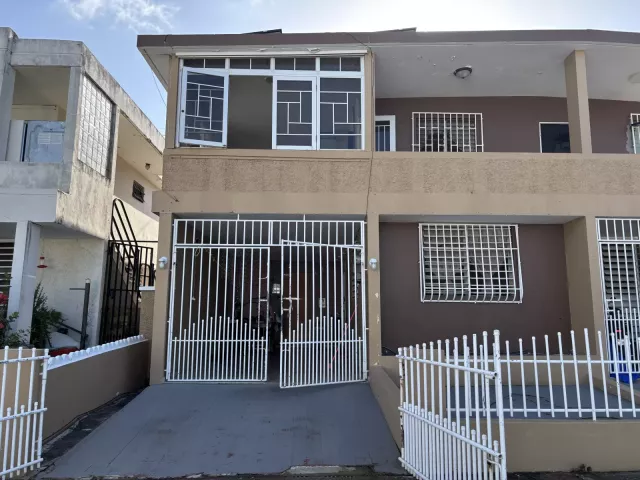 Urb. Vista Azul, Casa en Arecibo venta en Arecibo, PR