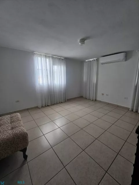 Urb. Palacios De Marbella venta en Toa Alta, PR