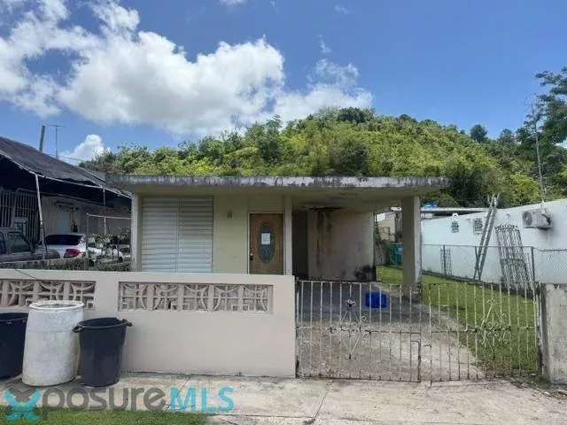 Urb. Reparto Valenciano venta en Juncos, PR