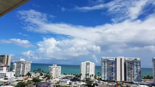 Condo Mundo Feliz venta en Carolina, PR