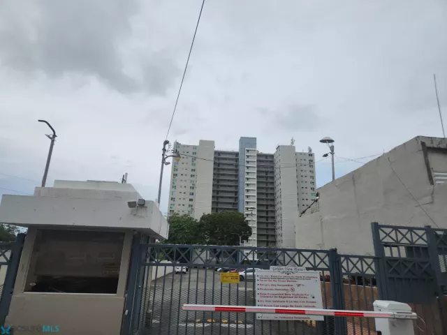 Condo Golden View Plaza venta en San Juan, PR