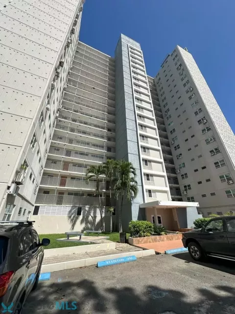 Condo Golden View Plaza venta en San Juan, PR