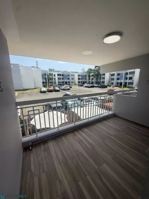 Condo Chalets Del Parque alquiler en Guaynabo, PR