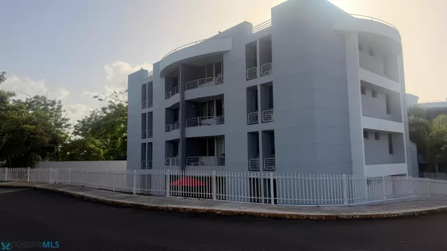 Condo Loma Alta Village venta en Carolina, PR