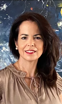 Sylvia Iturregui — Agente